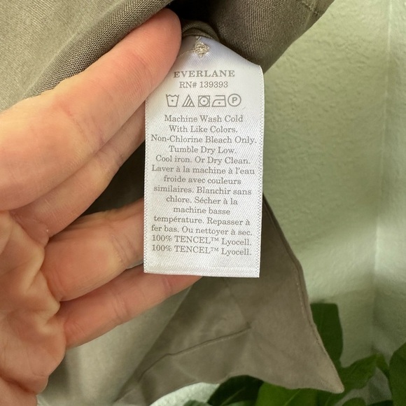 Everlane | The Drapey Square Shirt - Picture 7 of 9